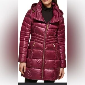 GUESS
Water Resistant Hooded Puffer Jacket In Jam Size
Large